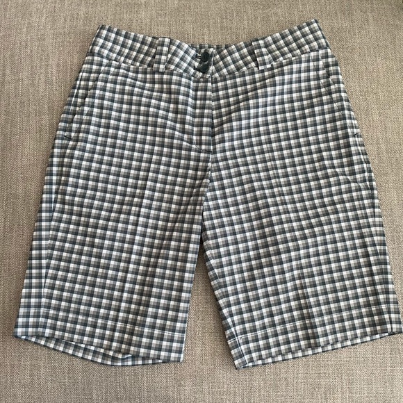 Nike Bermuda Style Golf Shorts - Picture 1 of 3